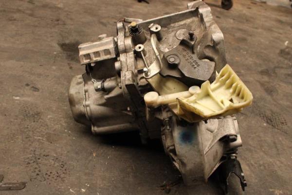 BOITE DE VITESSE CITROEN / PEUGEOT 208 1.2PURETECH ( 5VITESSES ) - Vue 4